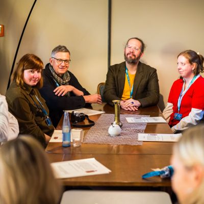 FUTURE NORTH kick-off meeting. At the table: Johannes Vang, Helen Takkin, Thomas Hailer, Laurin Dietrich, Caroline Polke, Inuk Jørgensen, Lukas von Horbatschewksy © Nordische Filmtage Lübeck / Olaf Malzahn