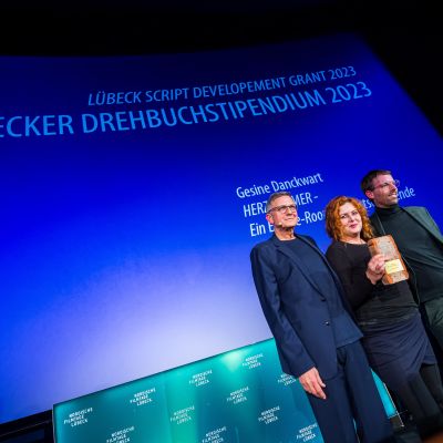 Preisübergabe des Lübecker Drehbuchstipendiums an Gesine Danckwart © Nordische Filmtage / Olaf Malzahn