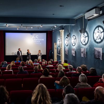 Q&A "Descendants" im Koki: Sveinn Þorir Geirsson (Schauspieler), Tinna Hrafnsdóttir (Regie), Wendy Mitchell (Kuratorin Serien) © Nordische Filmtage / Olaf Malzahn