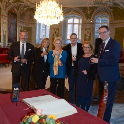 Stadtpräsident Henning Schumann, Susanne Kasimir (Geschäftsführerin Nordische Filmtage Lübeck), Liv Ullmann, Thomas Hailer (Künstlerischer Leiter Nordische Filmtage Lübeck), Monika Frank (Senatorin für Kultur und Medien), Bürgermeister Jan Lindenau © Nordische Filmtage Lübeck / Christine Rudolf