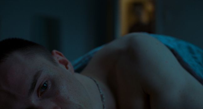 David liegt im Bett
