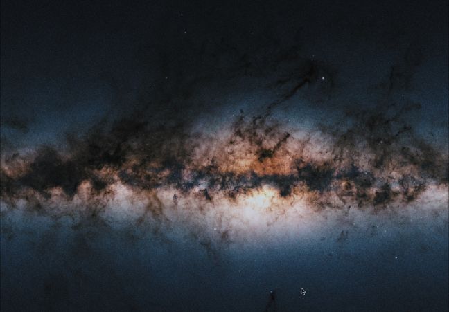 die Milchstraße mit Sternen und kosmischem Staub