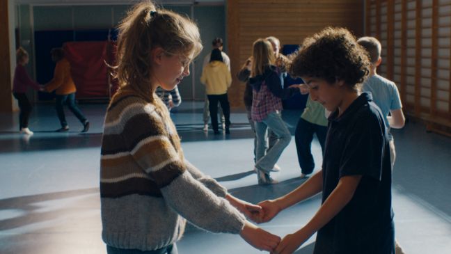 Kinder in der Turnhalle