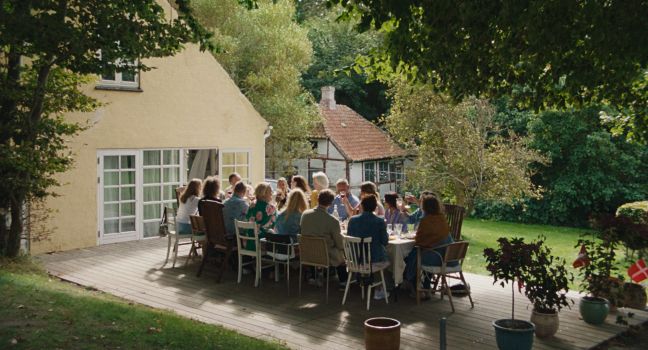 Großes Dinner auf Terrasse