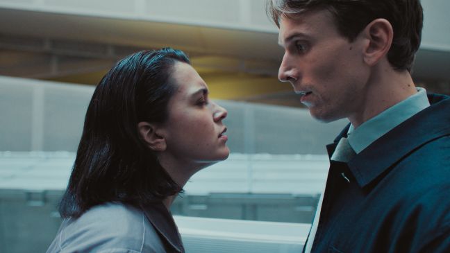 Emilia riecht an Pasi