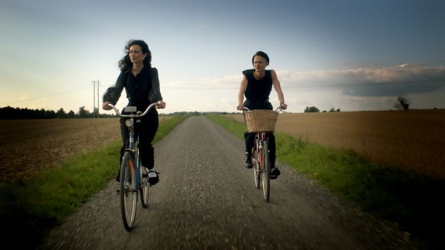 Fredrik und Nina fahren Fahrrad